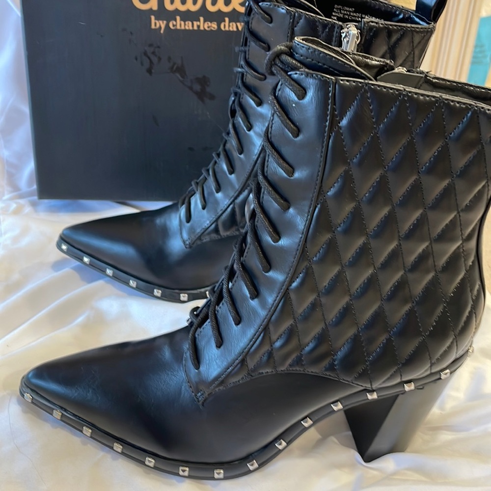 Charles David Size 7.5 boots
